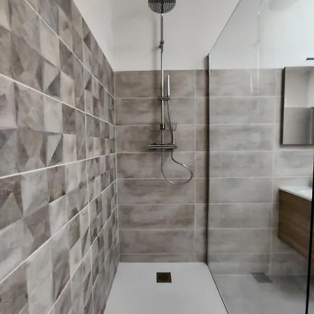 Colormix 3 Etoiles - 95m2 Plein Centre - Ensoleille Climatise