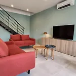 Colormix 3 Etoiles - 95m2 Plein Centre - Ensoleille Climatise Lägenhet