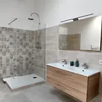 Colormix 3 Etoiles - 95m2 Plein Centre - Ensoleille Climatise Lägenhet *