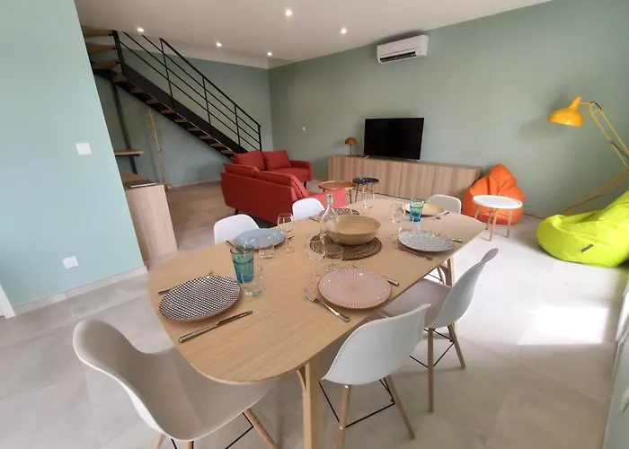 Colormix 3 Etoiles - 95m2 Plein Centre - Ensoleille Climatise Διαμέρισμα Mèze
