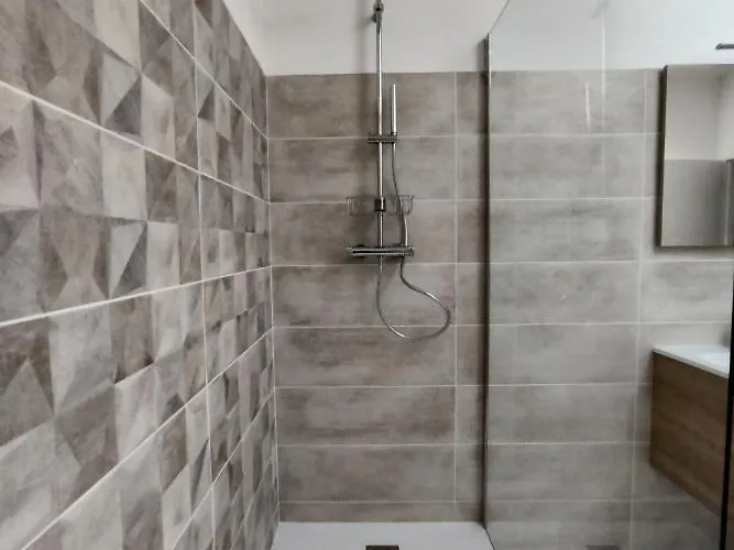 Colormix 3 Etoiles - 95m2 Plein Centre - Ensoleille Climatise